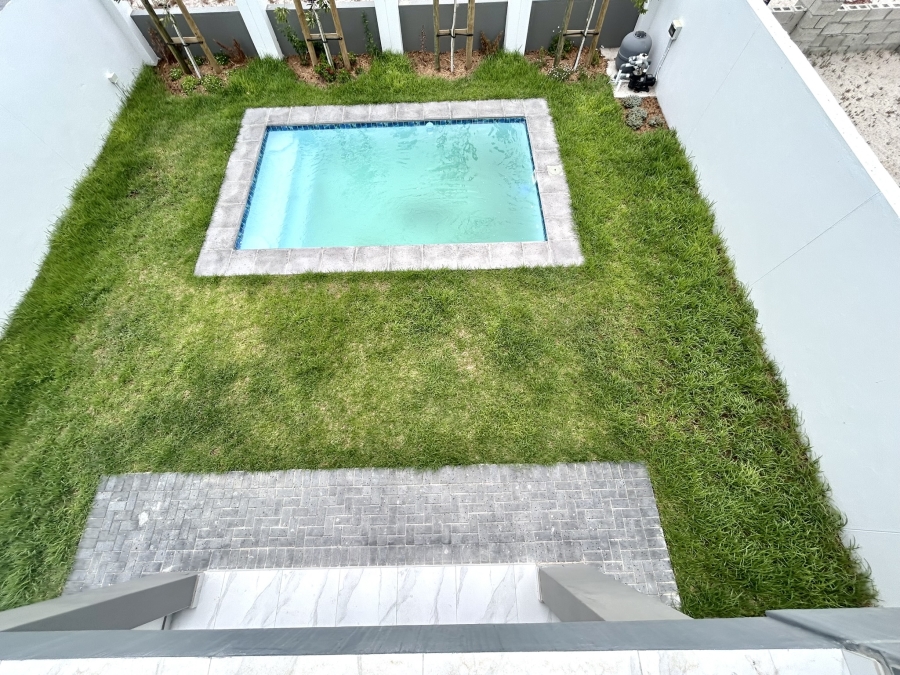 To Let 4 Bedroom Property for Rent in Sandown Western Cape